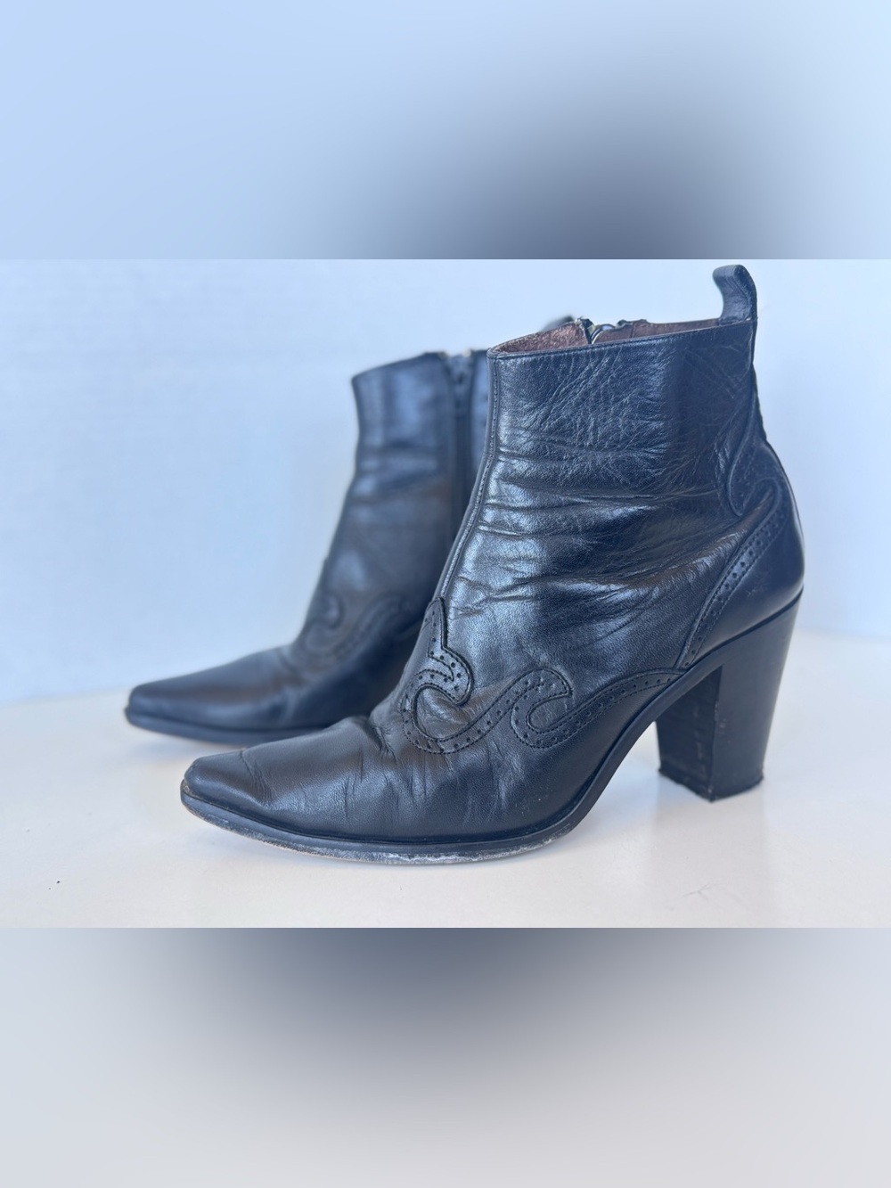 Vintage GUESS Western Cowgirls Black Leather Short Heel Boots Size 6.5